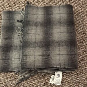 GAP Charcoal Checkered Scarf